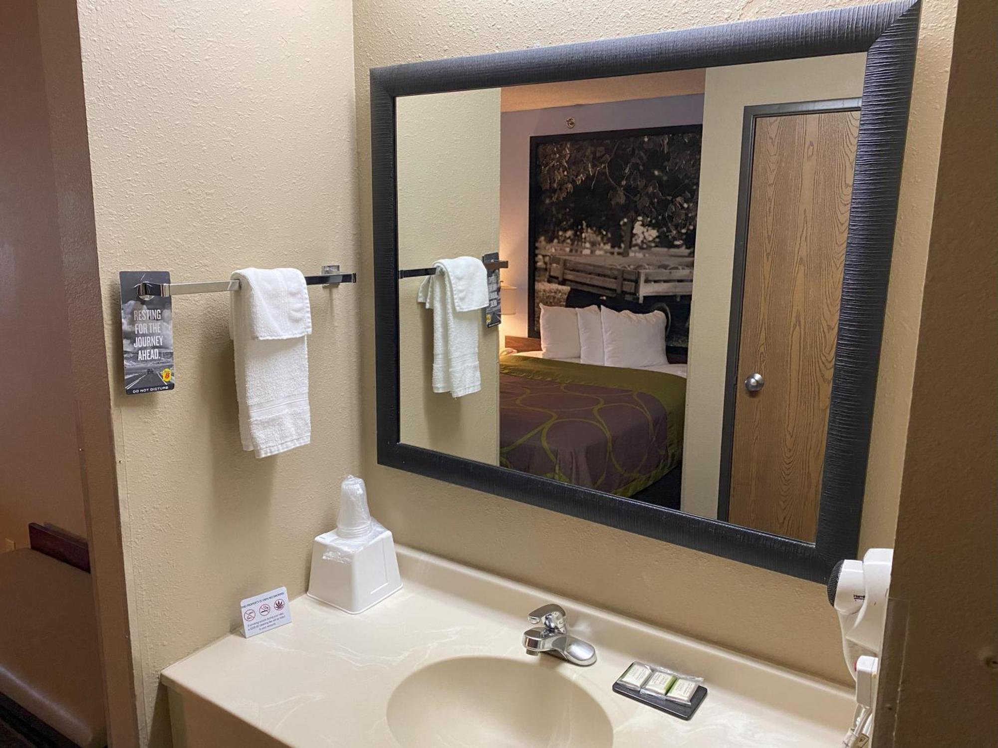 Super 8 By Wyndham Winfield-Quail Ridge Area Hotel Luaran gambar